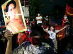 Suu Kyi's party claims to have won majority in Myanmar polls