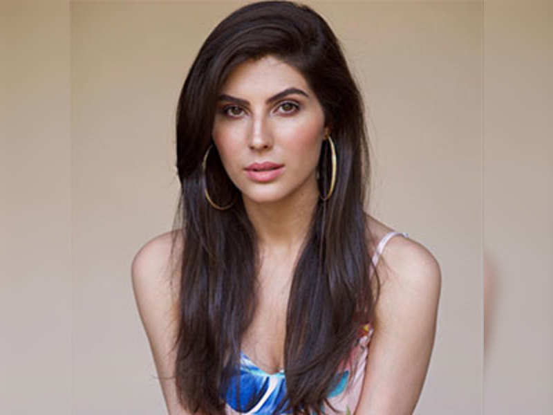 Elnaaz Norouzi | Movie News - Times of India