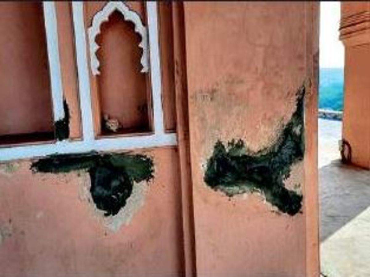 Activists Raise Red Flag Over Shutterbugs Defacing Taramati Hyderabad News Times Of India