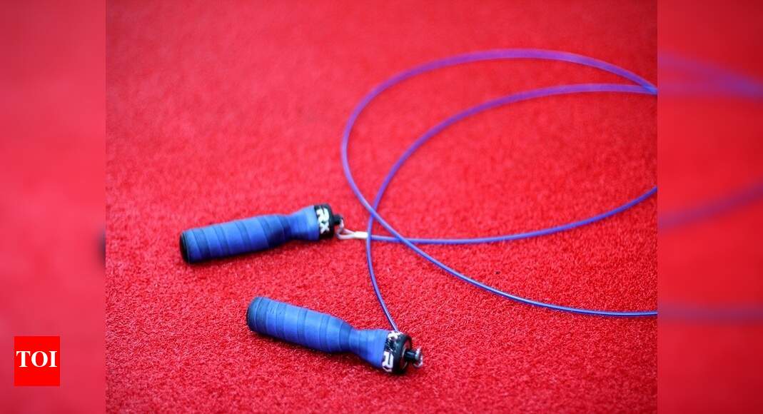 Skipping ropes Lightweight & durable options made of nylon, plastic