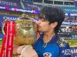 MI players and their wives and girlfriends celebrate 2020 IPL victory