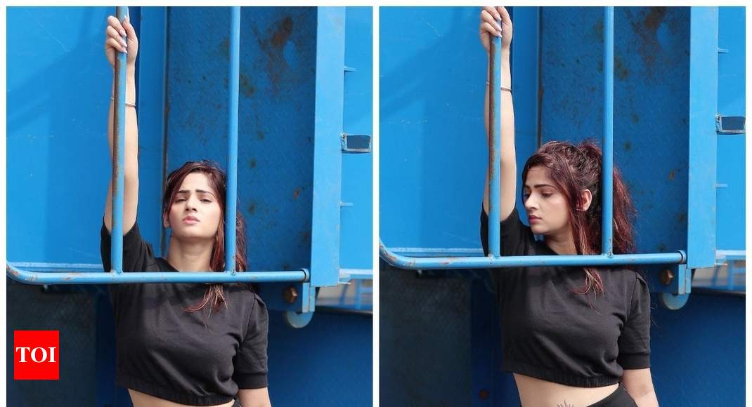 Bhojpuri actress Sapna Gill gives a unique spin to her casual look; see  pics