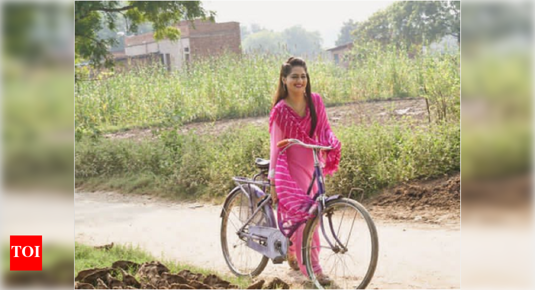 Priyanka Rewri shares a happy photo from the set as she wraps up the ...