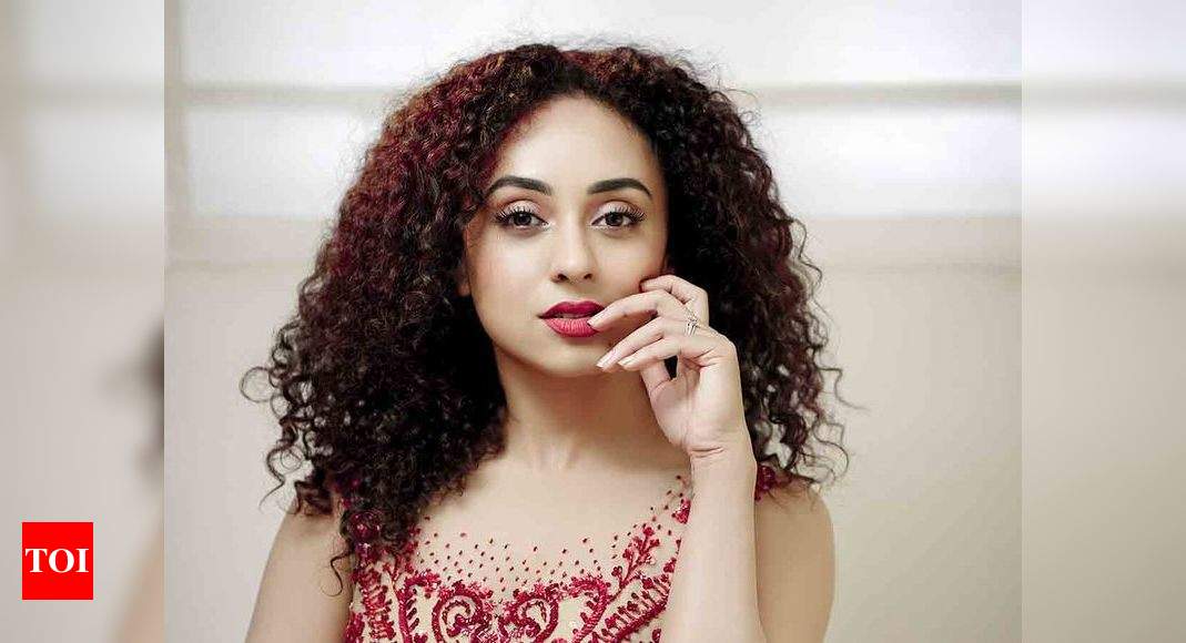 pearle-maaney-s-bollywood-break-with-anurag-basu-malayalam-movie-news