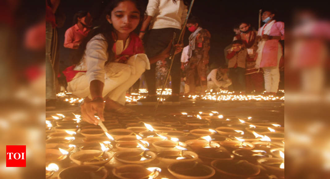 Ayodhya Breaks Own Guinness Feat With 6.07 Lakh Diyas | Lucknow News ...