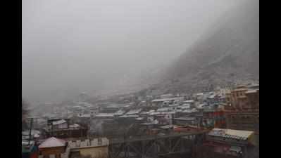 Heavy snowfall in U’khand hills, rain in plains