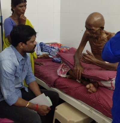Soundararaja visits ailing Thavasi; Vijay Sethupathi and Sivakarthikeyan provide financial support