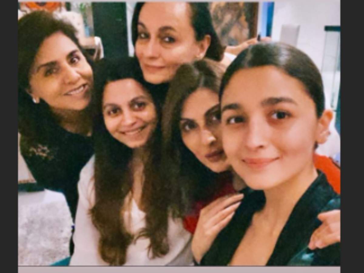 Alia Bhatt Ranbir Kapoor S Sister Riddhima Kapoor Sahni Are All Hearts For Soni Razdan S Priceless Throwback Picture Hindi Movie News Times Of India