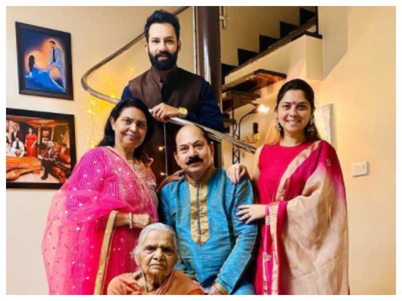 Sonalee Kulkarni shares a sweet family picture as she celebrates her ...
