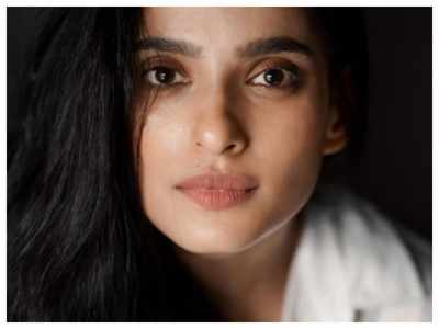 Priya Bapat Pron - Priya Bapat shares a stunning 'close-up' picture on her Instagram | Marathi  Movie News - Times of India