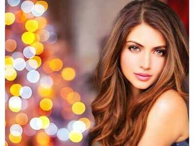 Pakistani actress Aleeze Nasser ready to make her Bollywood debut with 'Yaara Vey'