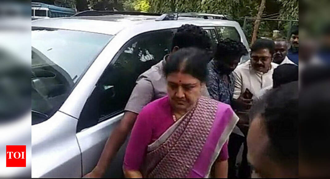 V K Sasikala pays Rs 10-crore fine, gets ready to walk out of Bengaluru prison - Times of India