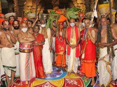 Andhra Pradesh: Lord Venkateswara sends sacred gifts to his divine consort on her birthday as Tiruchanoor Brahmotsavams conclude