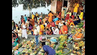 Chhath crowd surges at Hooghly riverfront