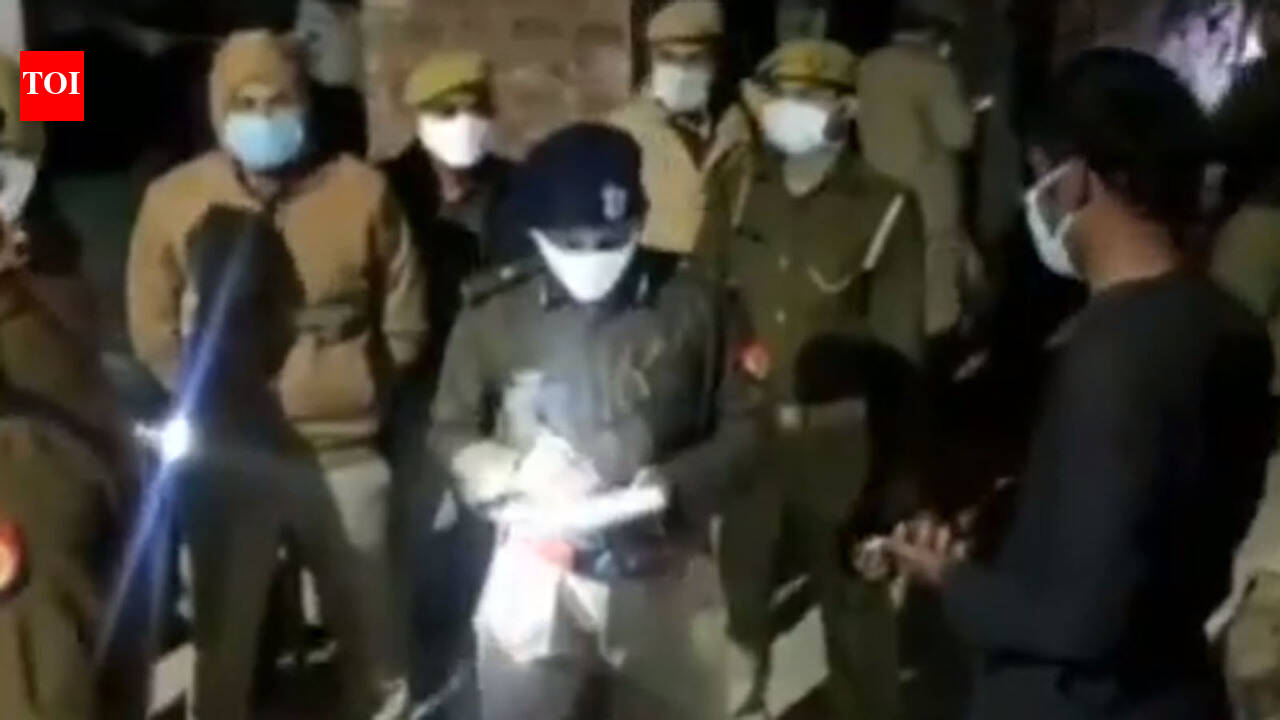 UP: Cop and family beaten to death by cousin brothers in Banda