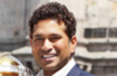 Goldsmith awaits date with Sachin to gift replica of World Cup