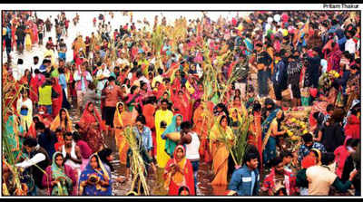 Chandigarh: Social distancing goes for a toss on last day of Chhath Puja