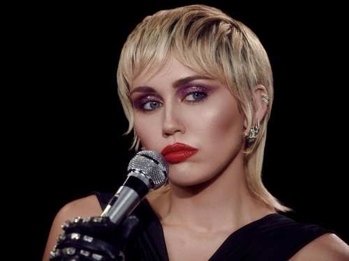 Miley Cyrus Celebrates Birthday With Haircut