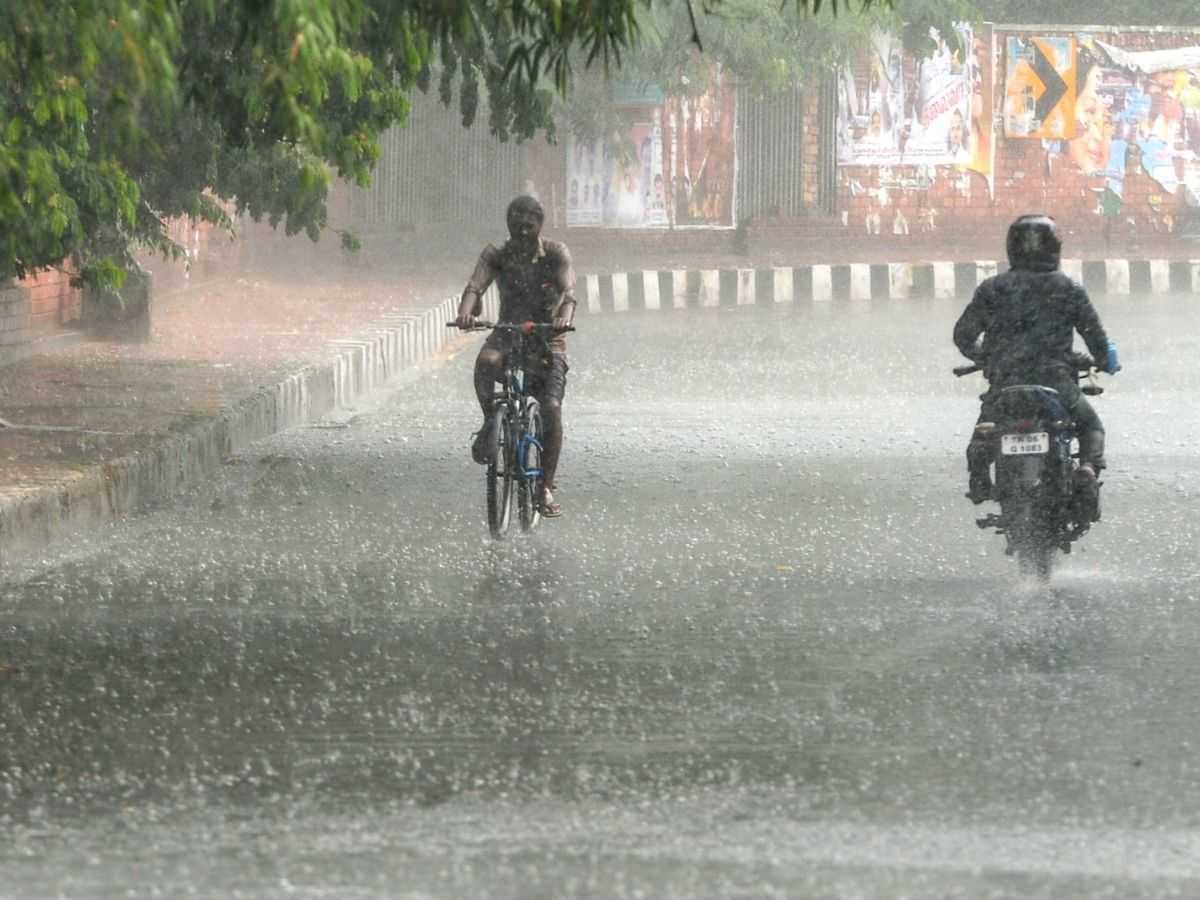 Rain in Chennai Today: Heavy rain to lash Chennai, surroundings | Chennai  News - Times of India