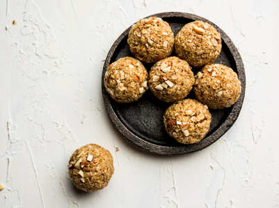 Compelling reasons to have sonth ladoo in winter