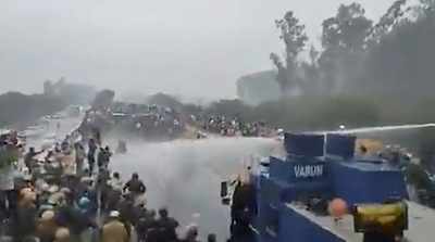 Haryana blocks farmers marching to Delhi