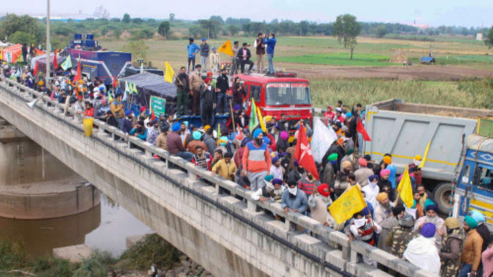 'Delhi Chalo':Farmers protest at Delhi-Haryana border
