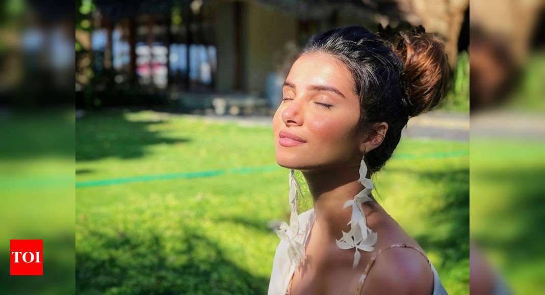 Tara Sutaria Shares A Glimpse Of Her Maldivian Mornings In Her Latest Sun Kissed Photo Hindi 