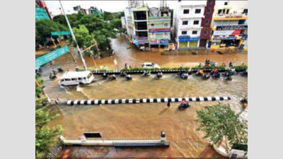 Cyclone spares Cuddalore, Pondy, floods low-lying areas