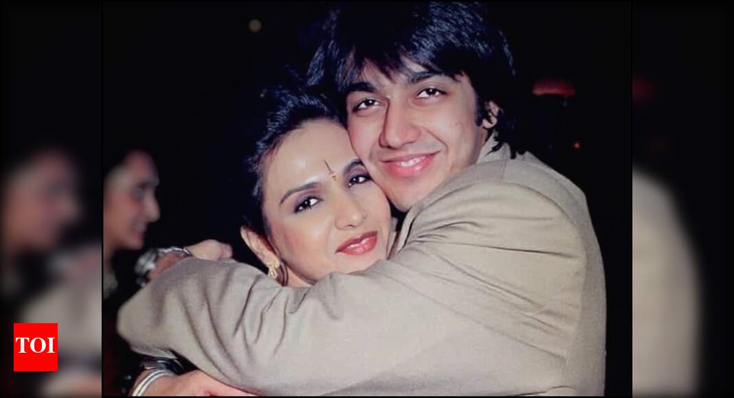 'Dhamaal' actor Ashish Chowdhry gets emotional as he writes a note for