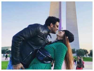 'Love you to the moon and back': Sharad Kelkar poses for a romantic picture with wife Keerti Kelkar