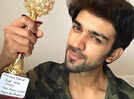 Manasvi Vashist is elated as fans surprise him with a 'trophy and appreciation letter on the sets' Manasvi Vashist is elated as fans surprise him with a 'trophy and appreciation letter on the sets'