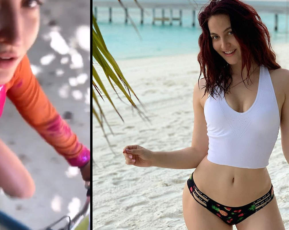 
Elli AvRam shares a stunning video of her riding a bicycle in beachwear!
