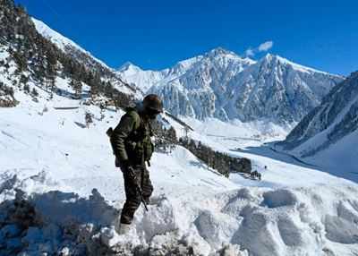 Winter forces Chinese to rotate troops on the front line daily, Indians staying longer