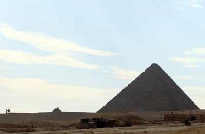 Egypt detains photographer after Pyramids dancer shoot