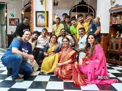 Yaaradi Nee Mohini completes 1000 episodes; Surjith Ansary and others thank fans