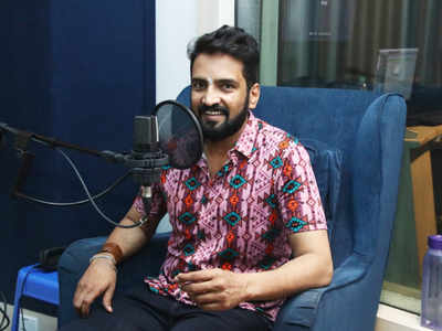 Santhanam begins dubbing for 'Parris Jeyaraj'