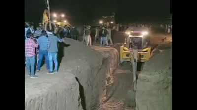 UP: Four-year-old boy stuck in borewell dies in Mahoba district