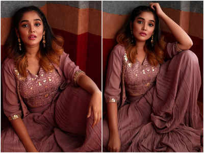 Anikha Surendran looks breathlessly beautiful as she dons the festive look