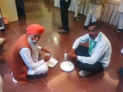 Farmers' groups say no to govt food, arrange own lunch at Delhi's Vigyan Bhawan
