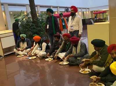 Farmers bring their own food, tea at Govt meeting, again