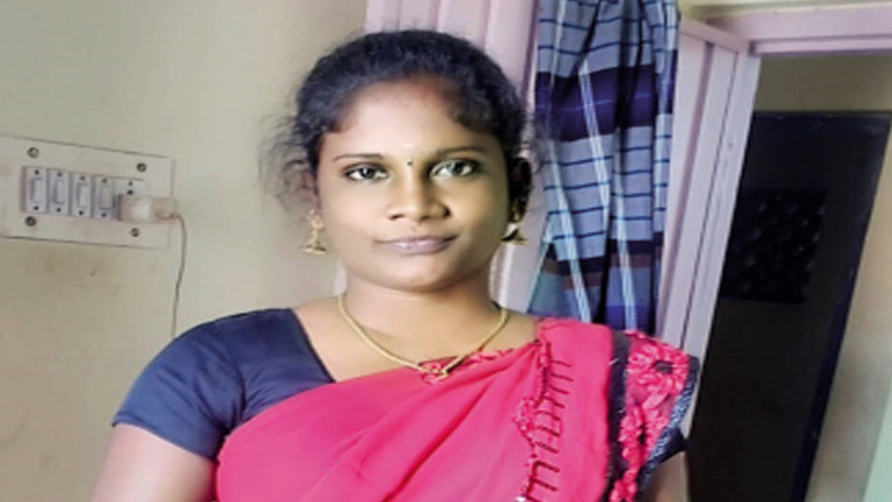 Goaded by lover, Tamil Nadu girl ends life on video call | Chennai News -  Times of India