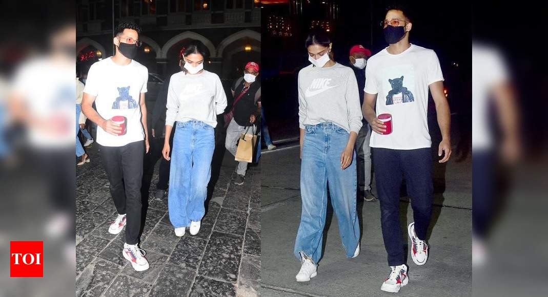 Photos: Deepika Padukone and Siddhant Chaturvedi return from Alibaug, gets snapped at the Gateway of India – Times of India