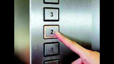 Patients stuck in Kandivli hospital lift for 30 mins