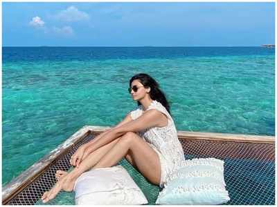 Daisy Shah's stunning photos from her Maldives vacay takes the internet by storm