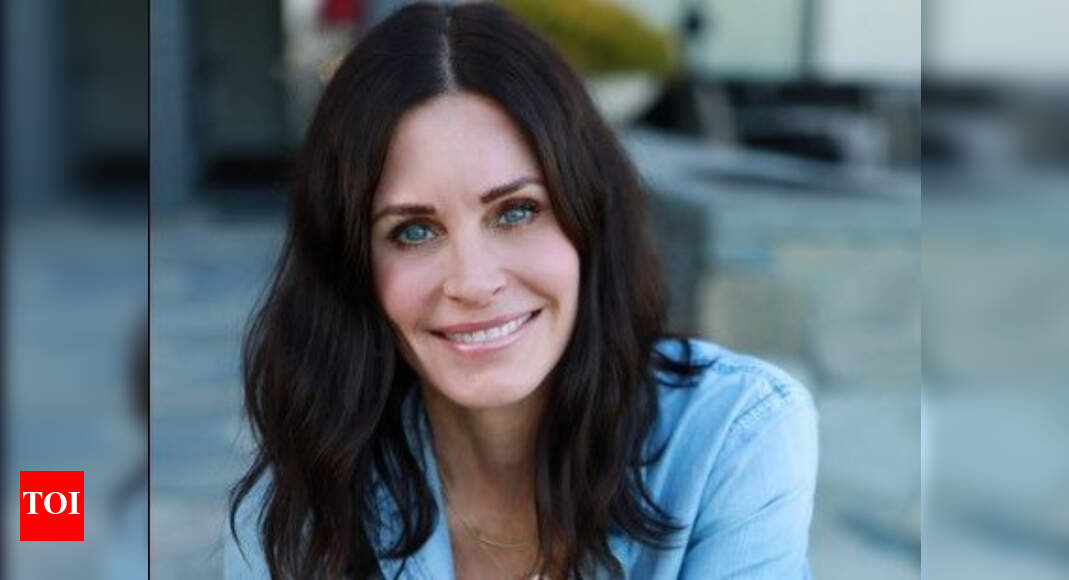 Courteney Cox reveals how she recreated turkey scene from 'Friends