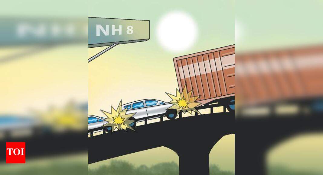 Five injured in pile-up on Auraiya highway | Kanpur News - Times of India