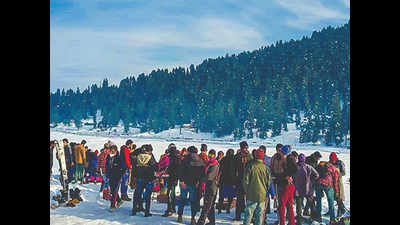 It’s snowing in Gulmarg: Tamil Nadu tourists flock to Kashmir