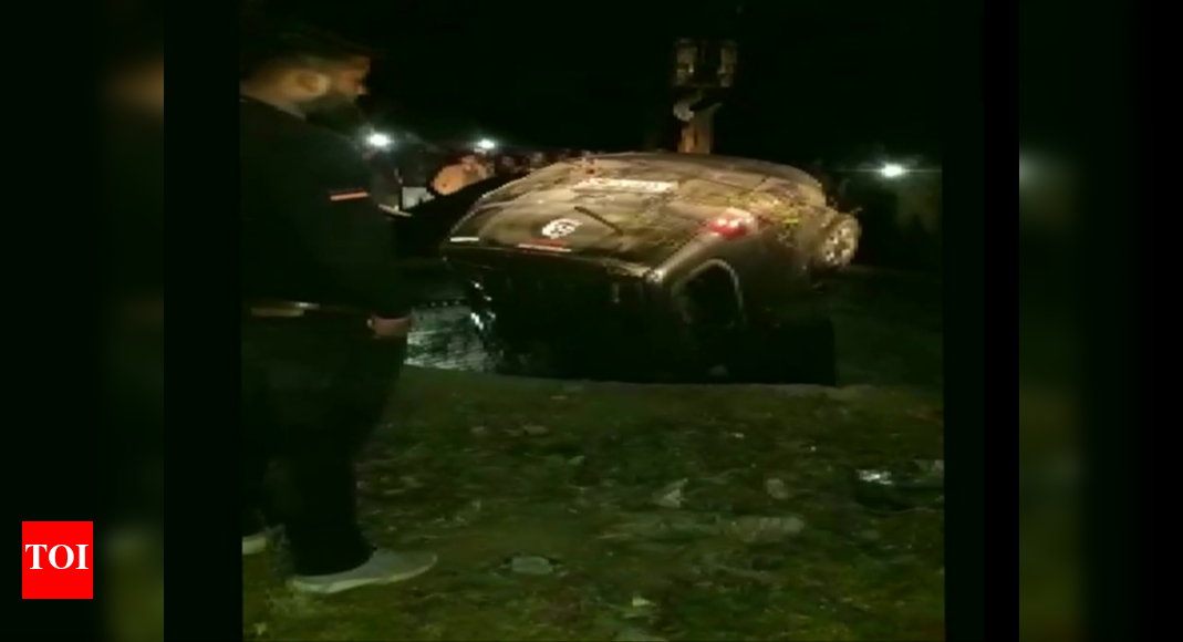 Car Accident in Chhatarpur 6 dead, 3 injured as car falls into well in