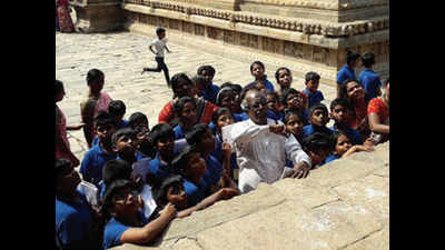 Maths teacher who takes students on a historical sojourn