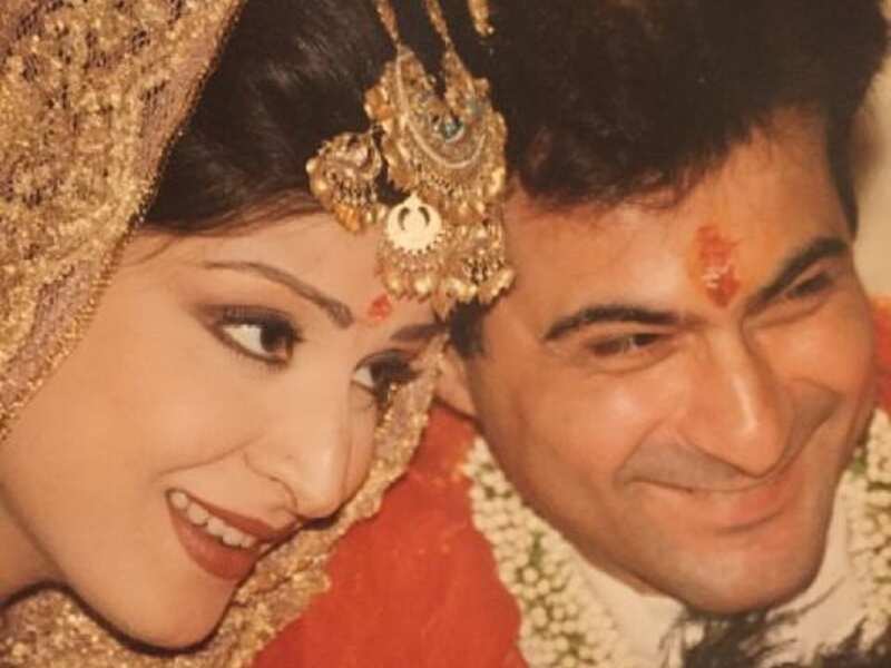 Sanjay Kapoor and Maheep Kapoor share priceless throwback pictures as they  celebrate their 22nd wedding anniversary | Hindi Movie News - Times of India